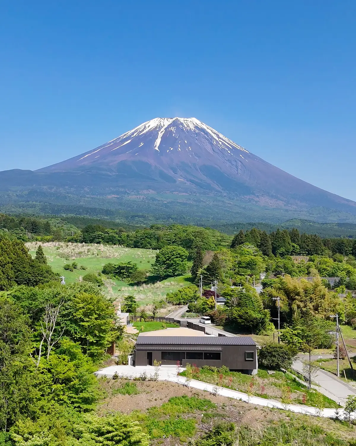 初夏の富士山の画像